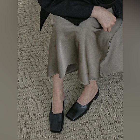 Black leather square toe Mules new with box - Picture 2 of 7